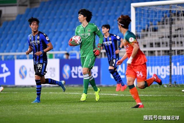 越战越勇！李悦洲借掩护杀进内线 倚住防守上篮得手
